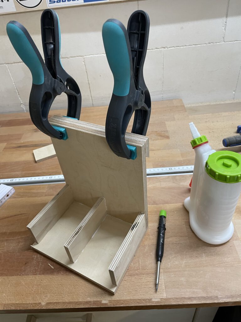 Zusammenbau Halter für Holzleim