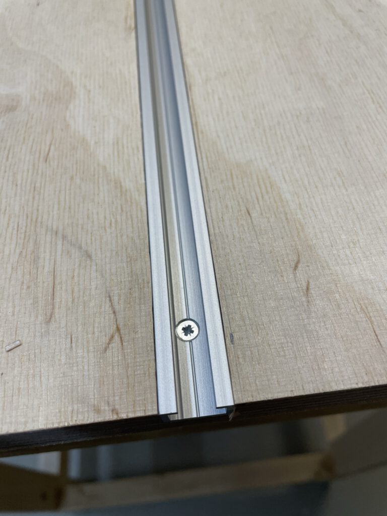 Schienen an Planfräsvorrichtung