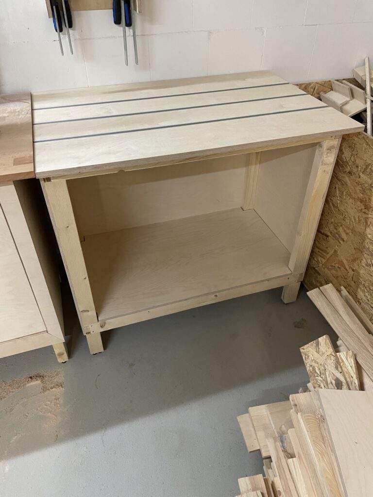 Aufstellen des Schranks