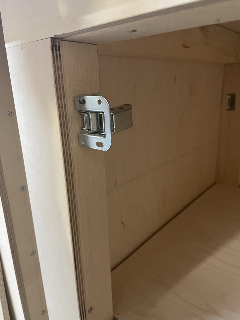 Scharniere für Türen