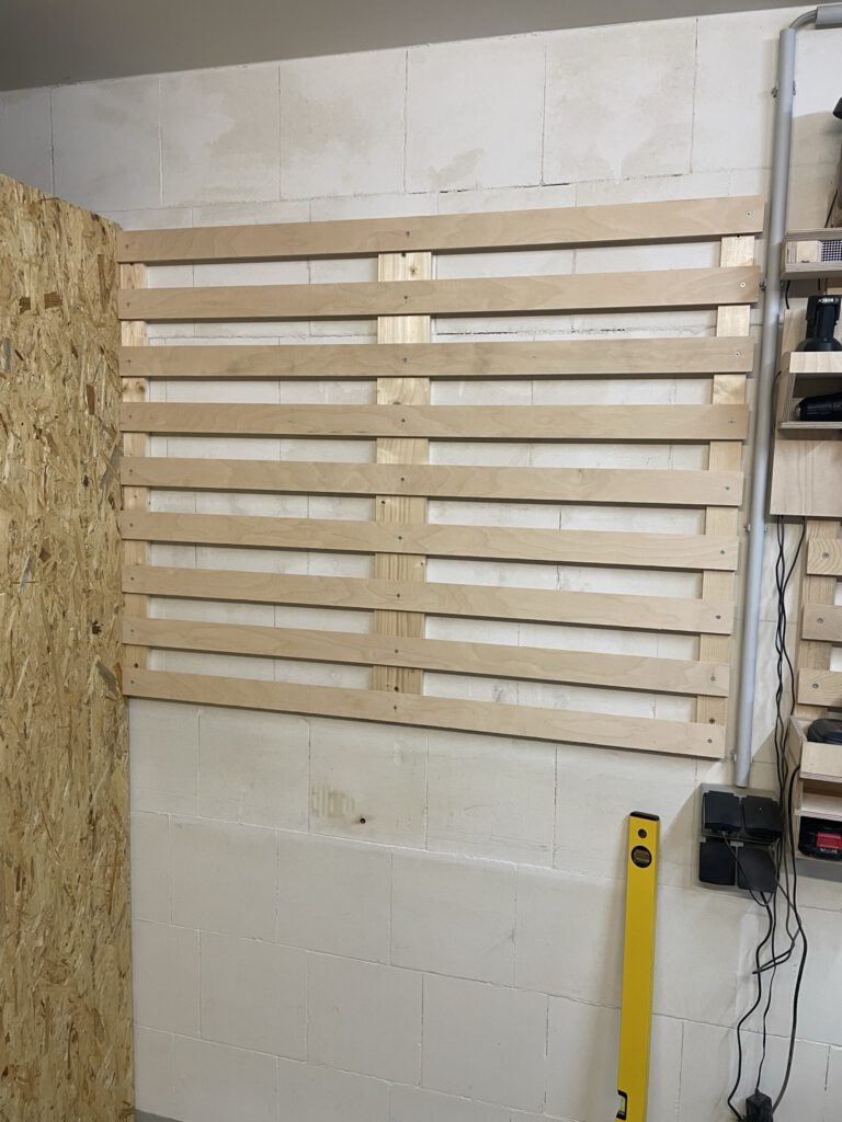 Fertiger dritter Teil der French Cleat Wand