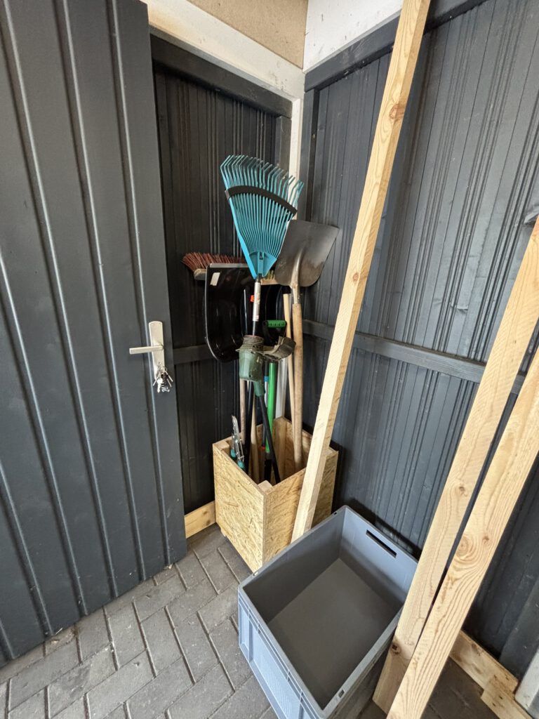Kiste für Gartenwerkzeuge