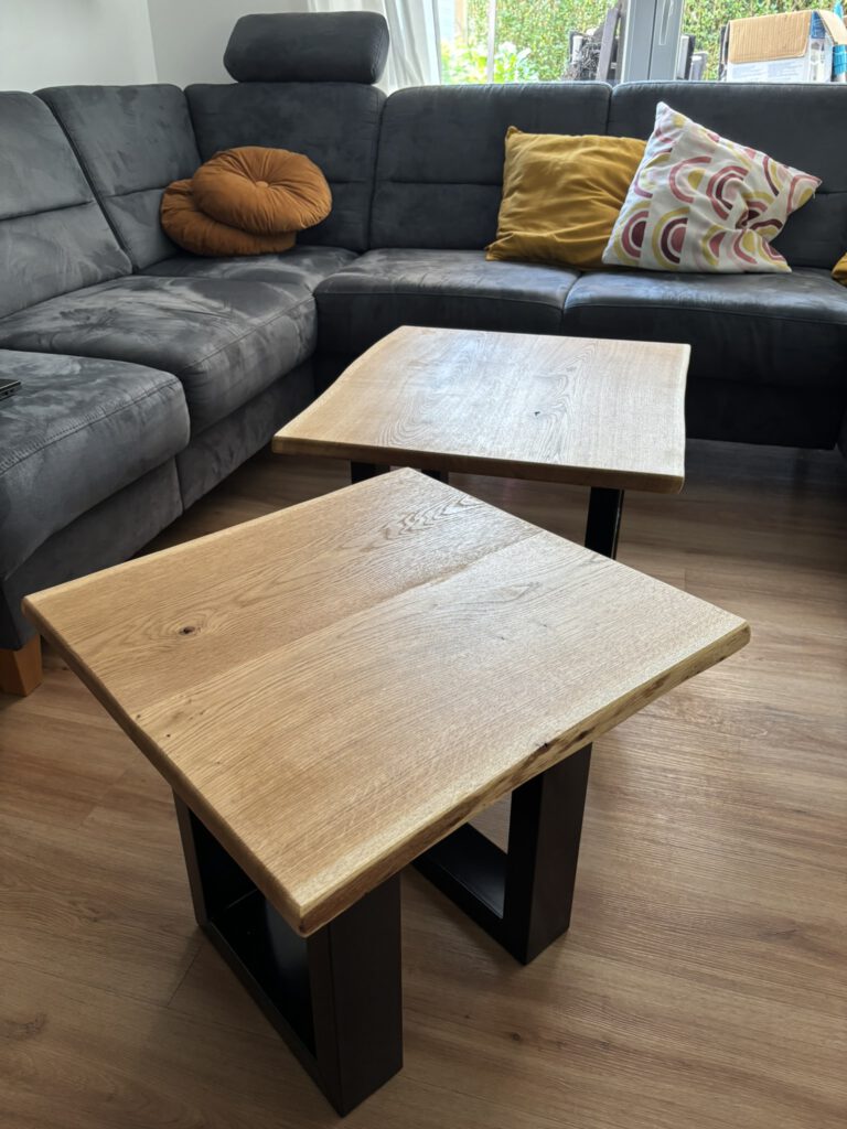 Couchtische aus Eiche mit schwarzen Beinen