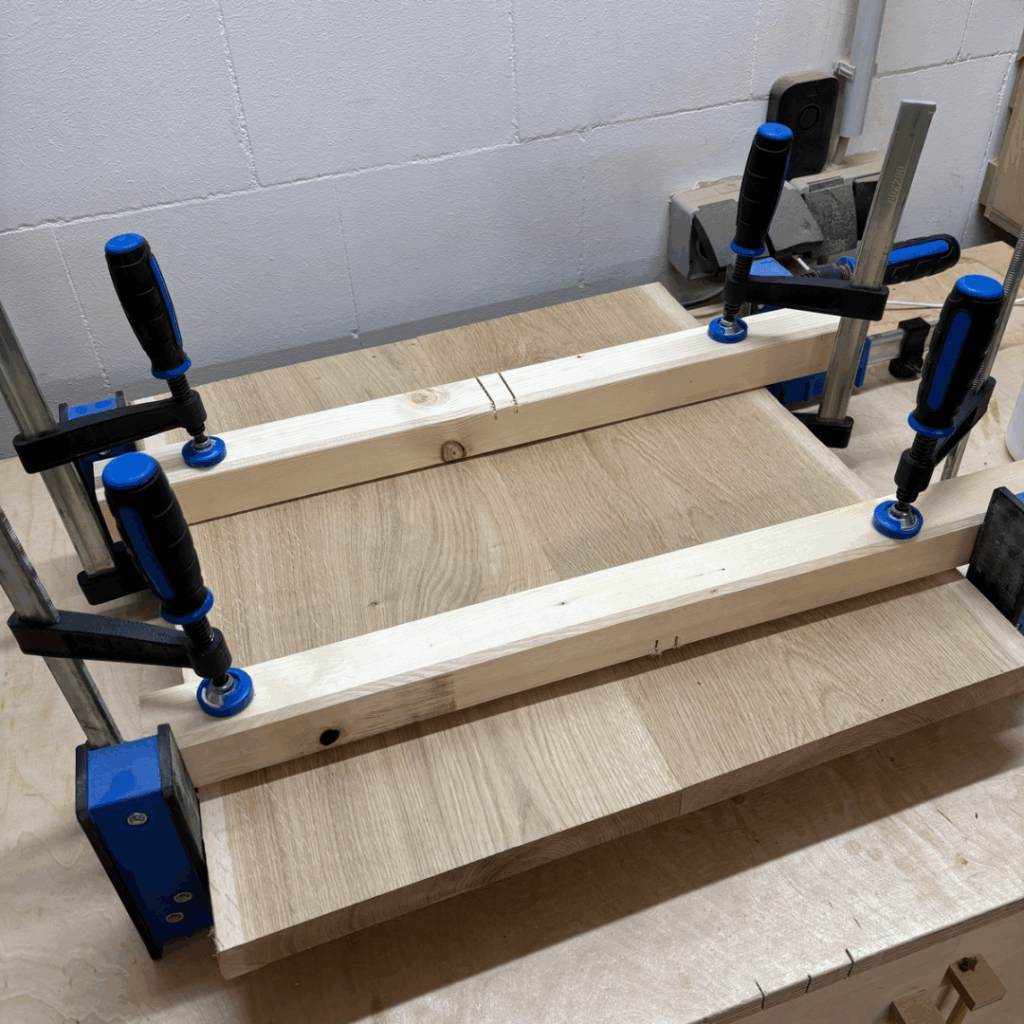 Verleimen der Bohlen für Oberplatten