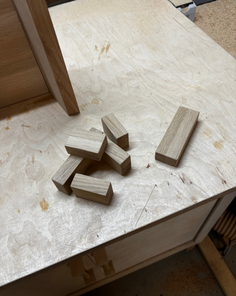 Zugesägte Holzleisten