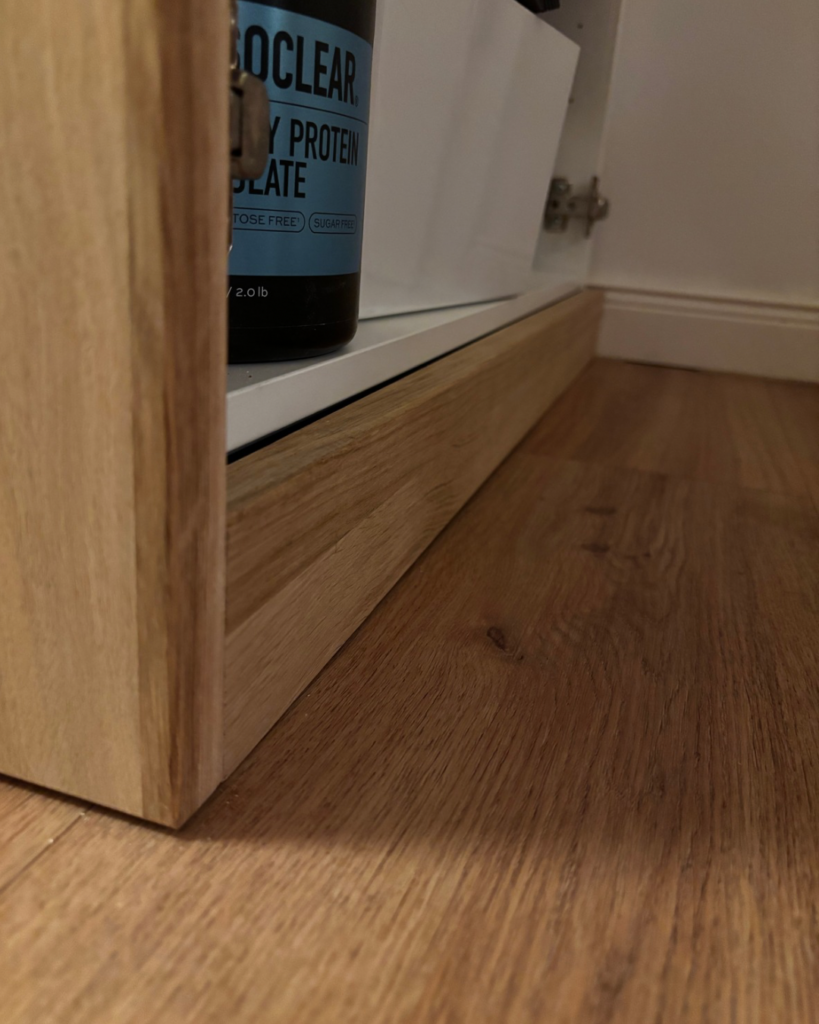 Montierte Sockelleiste