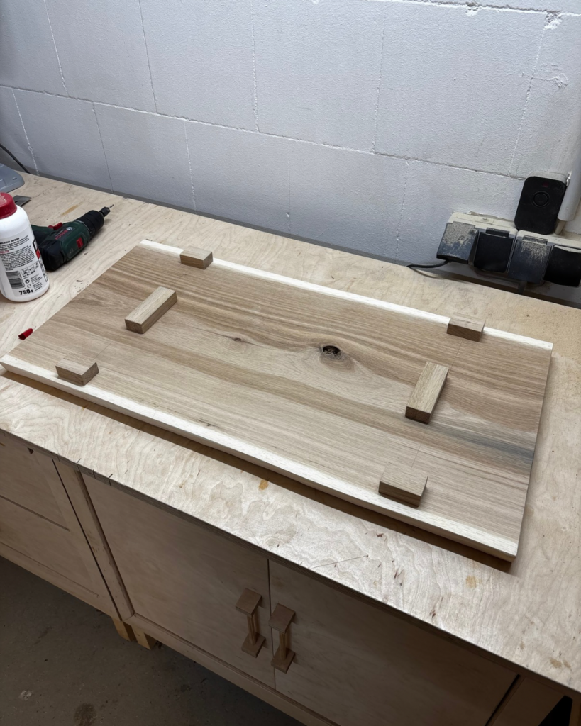 Bohle mit Holzleisten